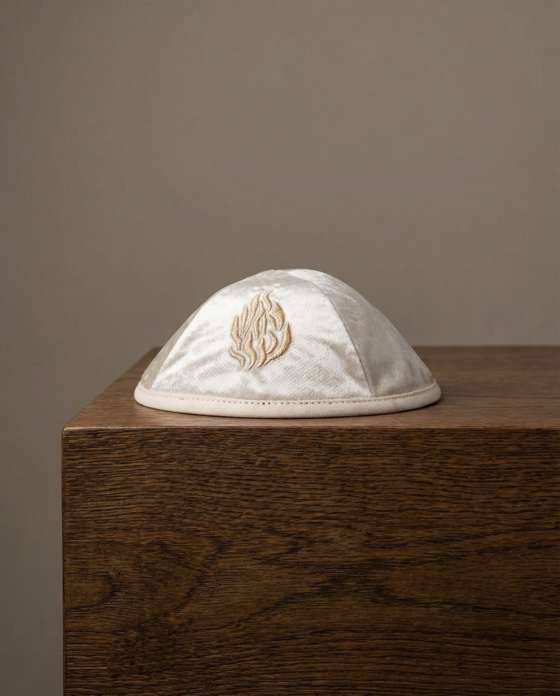 כיפה קטיפה צבע זהב האש שלי״ 45₪