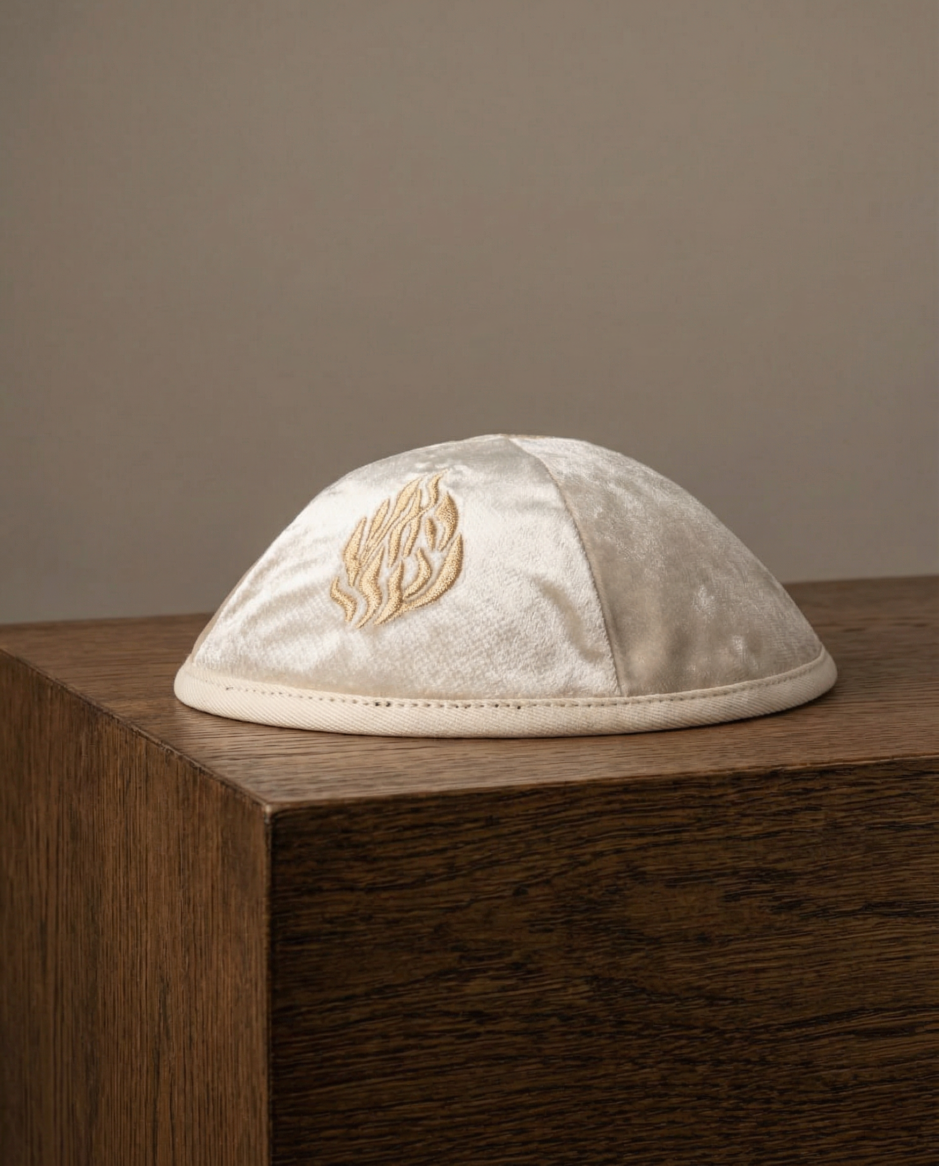 כיפה קטיפה צבע זהב האש שלי״ 45₪