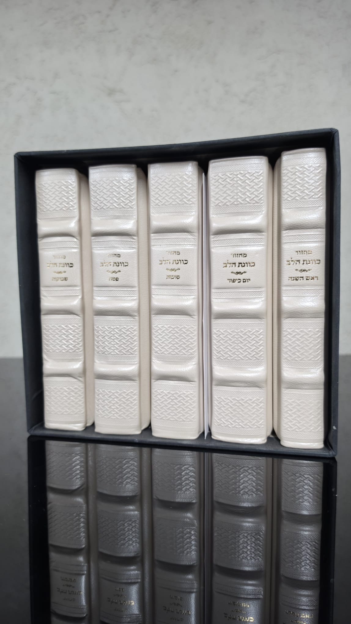 סט מחזורים 100% עור אמיתי גוון אופ וויט ופלקטה ציפוי זהב טהור