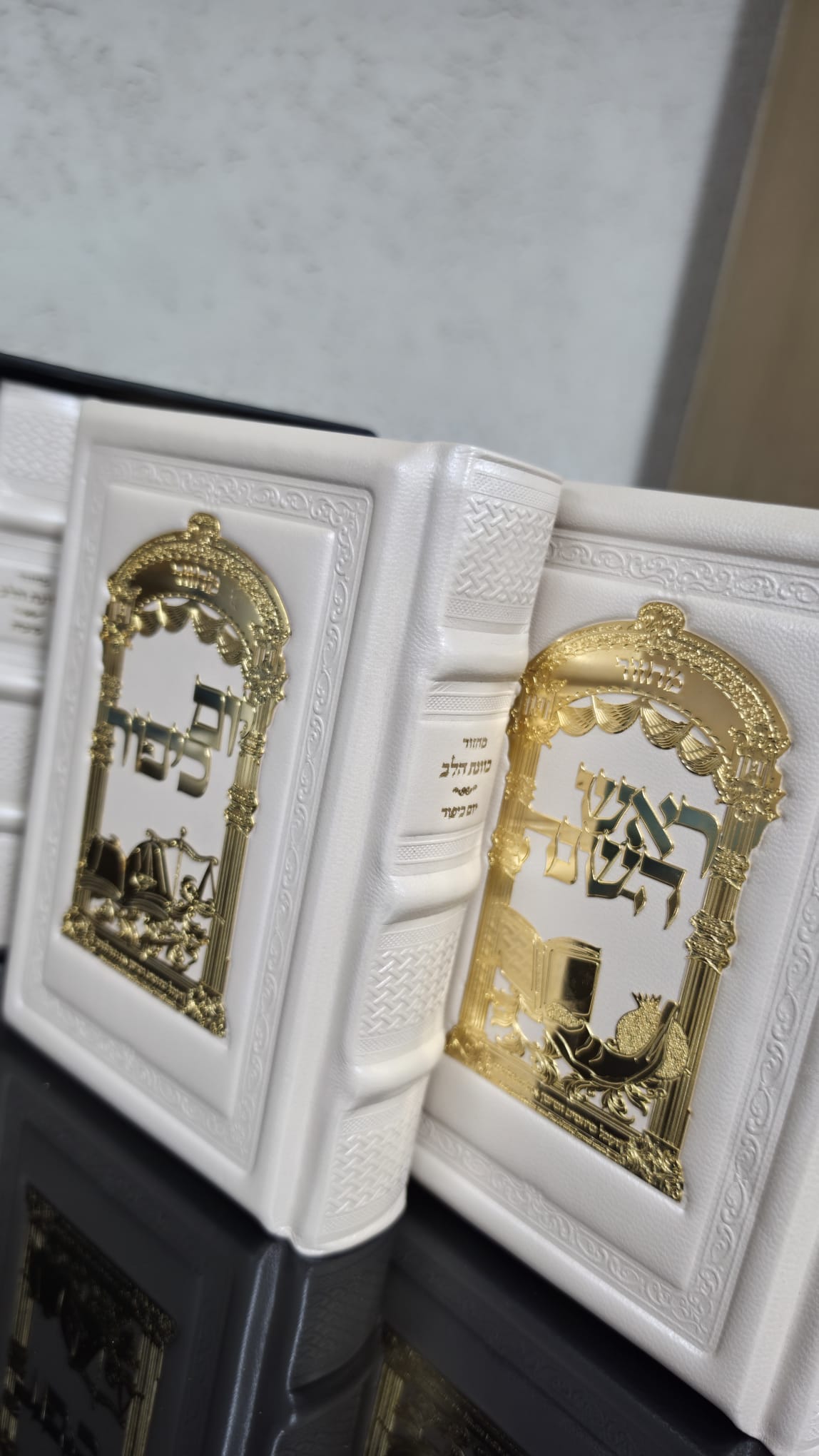 סט מחזורים 100% עור אמיתי גוון אופ וויט ופלקטה ציפוי זהב טהור